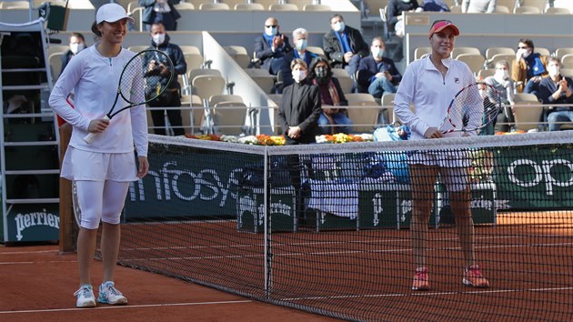 Iga wiatekov (vlevo) a Sofia Keninov ped finle Roland Garros