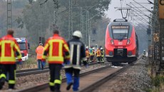 Dva chlapce usmrtil u bavorského Landshutu vlak, na místě zasahovali záchranáři... Dva chlapce usmrtil u bavorského Landshutu vlak, na místě zasahovali záchranáři...
