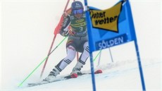 Slovenka Petra Vlhová na trati obího slalomu v Söldenu