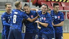 Radost slovenských fotbalist ze vsteleného gólu v zápase s Izraelem.