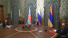 O situaci v Náhorním Karabachu jednali ázerbájdžánský (vlevo) a arménský... O situaci v Náhorním Karabachu jednali ázerbájdžánský (vlevo) a arménský...