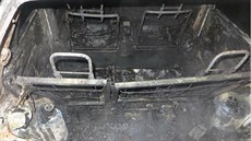 Opilý vandal poničil v Rajhradě na Brněnsku několik aut, jedno z nich dokonce... Opilý vandal poničil v Rajhradě na Brněnsku několik aut, jedno z nich dokonce...