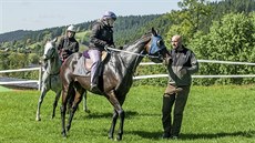 Trenér Radek Holčák (vpravo) a jeho svěřenec Hegnus. Trenér Radek Holčák (vpravo) a jeho svěřenec Hegnus.