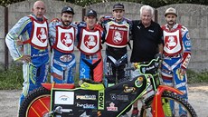 Tým AMK Zlatá přilba Pardubice v této sezoně. Zleva Jaroslav Petrák, Václav... Tým AMK Zlatá přilba Pardubice v této sezoně. Zleva Jaroslav Petrák, Václav...