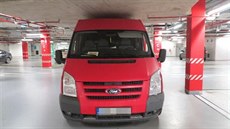 Řidič dodávky poškodil vybavení podzemních garáží v centru Hradce Králové (12.... Řidič dodávky poškodil vybavení podzemních garáží v centru Hradce Králové (12....