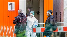 Odběrové centrum covidu-19 ve Fakultní nemocnici v Hradci Králové (19. 10. 2020) Odběrové centrum covidu-19 ve Fakultní nemocnici v Hradci Králové (19. 10. 2020)