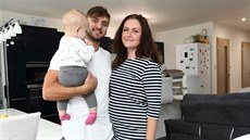 Na malou princeznu nedají dopustit a každý den jí naplňují obrovskou láskou. Na malou princeznu nedají dopustit a každý den jí naplňují obrovskou láskou.