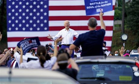 Zbraň demokratů se obrací proti nim. Zdá se, že neumějí volit poštou Prezidentský kandidát Joe Biden se svými příznivci.(27. října 2020) | na serveru Lidovky.cz | aktuální zprávy