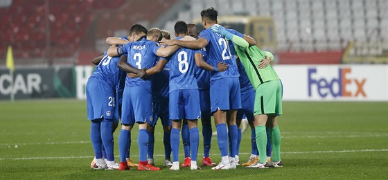 Fotbalisté Liberce se povzbuzují ped utkáním Evropské ligy v Blehrad proti...