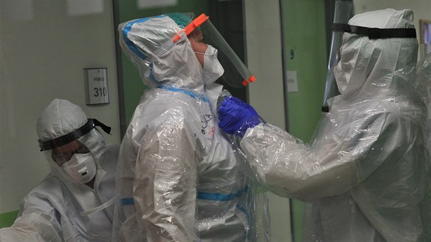 Situace se stává stále náročnější i v covidovém centru Slezské nemocnice v... Situace se stává stále náročnější i v covidovém centru Slezské nemocnice v...