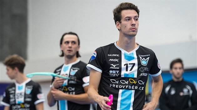 Z ČESKA DO ŠVÉDSKA. Jakub Bína (na snímku) a další čtyři florbalisté Mladé... Z ČESKA DO ŠVÉDSKA. Jakub Bína (na snímku) a další čtyři florbalisté Mladé...