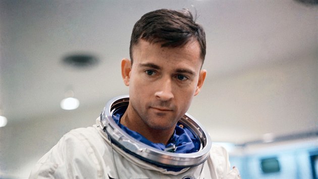 Gemini 3, Gemini 10, Apollo 10, Apollo 16. John Young byl zkuenm astronautem, do vesmru se podval astji ne jin.