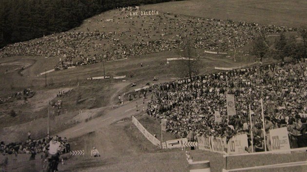 Původně tvořila motokrosová trať jeden celek. Dlouhá byla skoro tři a půl kilometru a vedla přes silnici.
