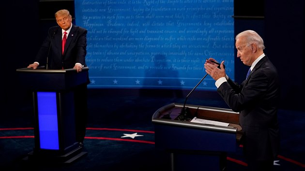 Americk prezident Donald Trump a demokratick kandidt Joe Biden se v Nashvillu stetli v posledn debat ped volbami. (22. jna 2020)