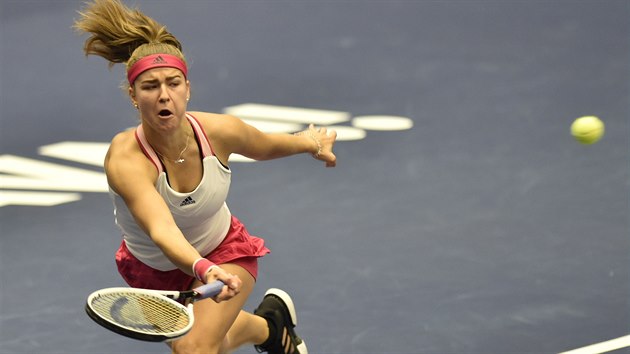 esk tenistka Karolna Muchov v utkn proti uaj ang z ny.