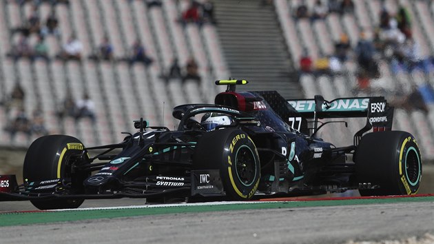 Valtteri Bottas ze stje Mercedes v prvnm trninku na Velkou cenu Portugalska.