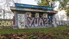 Přes dvacet let chátrají v Olomouci u vstupu do Čechových sadů od Palackého... Přes dvacet let chátrají v Olomouci u vstupu do Čechových sadů od Palackého...