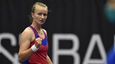 Barbora Krejčíková v utkání proti Viktorii Azarenkové z Běloruska. Barbora Krejčíková v utkání proti Viktorii Azarenkové z Běloruska.