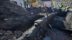 V prvním roce rekonstrukce je uzavřena horní strana Karlova náměstí v Třebíči,... V prvním roce rekonstrukce je uzavřena horní strana Karlova náměstí v Třebíči,...
