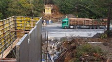 Na Stožeckém sedle nedaleko Jiřetína pod Jedlovou na Děčínsku vzniká nový... Na Stožeckém sedle nedaleko Jiřetína pod Jedlovou na Děčínsku vzniká nový...