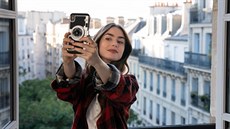 Ze seriálu Emily in Paris (2020) Ze seriálu Emily in Paris (2020)