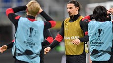 Zlatan Ibrahimovic se spoluhrái z AC Milán se pipravuje na utkání Evropské...