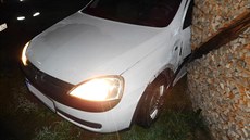 Auto se rozjelo při škrábání oken. Auto se rozjelo při škrábání oken.