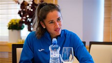 Sara Sorribesová během ostravského oběda. Tenistky žijí v Ostravar Areně a... Sara Sorribesová během ostravského oběda. Tenistky žijí v Ostravar Areně a...