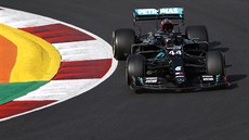 Lewis Hamilton ze stáje Mercedes bhem kvalifikace na Velkou cenu Portugalska