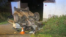 Policisté pátrají po řidiči, který havaroval ve čtvrtek večer v Semošicích na... Policisté pátrají po řidiči, který havaroval ve čtvrtek večer v Semošicích na...