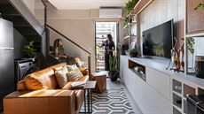 Studio Lez Arquitetura proměnilo startovací mezonet v plnohodnotný klenot. Na... Studio Lez Arquitetura proměnilo startovací mezonet v plnohodnotný klenot. Na...