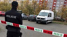 V Plzni na Lochotíně se střílelo při zadržení podezřelých. Na místo se sjelo... V Plzni na Lochotíně se střílelo při zadržení podezřelých. Na místo se sjelo...