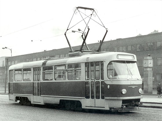 Dobová fotografie tramvaje T3 pochází ze sbírky Libora Hinici.