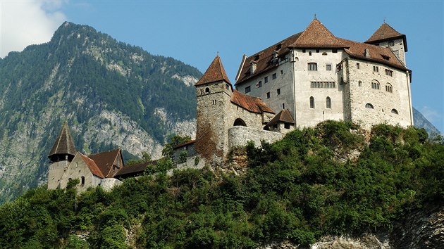 Gutenbergsk hrad je krsn zvenku a zajmav zevnit  za jeho zdmi se toti skrv muzeum.