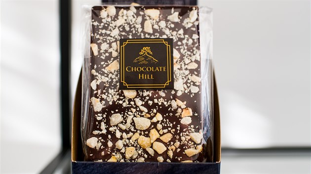 Chocolate Hill m asi deset zamstnanc. Od masov vyrbnch produkt se li tm, e sv pochoutky
dl kompletn run.