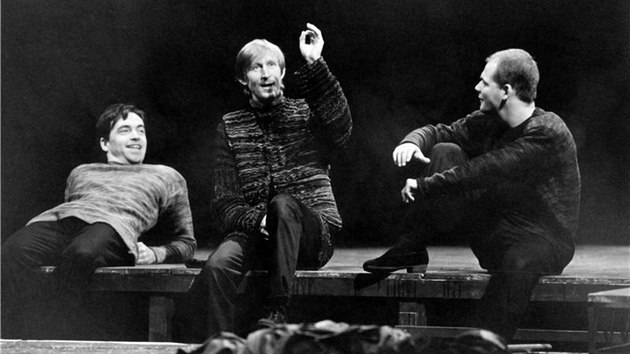Vilm Udatn, Vladimr Javorsk a Martin Preiss v Krobotov inscenaci Hamleta z roku 1999