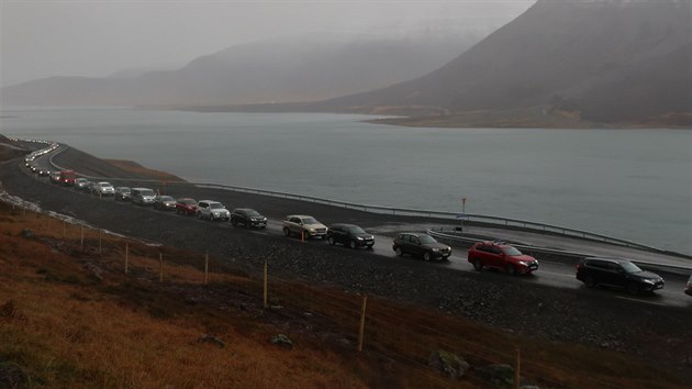 Prvn idii ekaj na Islandu na vjezd do novho tunelu.