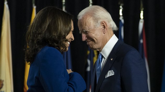 Novm americkm prezidentem bude demokrat Joe Biden a viceprezidentkou USA Kamala Harrisov, poprv bude v tto funkci ena. (12. srpna 2020)