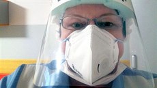 Zdravotní sestra Jana Březinová, která od prezidenta republiky obdržela medaili... Zdravotní sestra Jana Březinová, která od prezidenta republiky obdržela medaili...