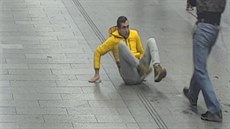 Dostal ránu a spadl pod metro, policie hledá útočníka Dostal ránu a spadl pod metro, policie hledá útočníka