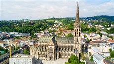 Mariendom je skutečně impozantní. Uvnitř se může posadit až 20 tisíc lidí! Mariendom je skutečně impozantní. Uvnitř se může posadit až 20 tisíc lidí!