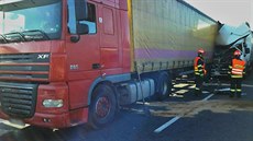 Hromadné nehody zablokovaly provoz na dálnici D1 u Brna ve směru na Ostravu. Hromadné nehody zablokovaly provoz na dálnici D1 u Brna ve směru na Ostravu.