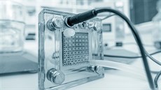 Vodíkový palivový článek v laboratoři Vodíkový palivový článek v laboratoři