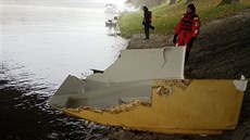 Majitelům někdo ukradl loď za 600 tisíc, našla se rozlomená na dva kusy. Majitelům někdo ukradl loď za 600 tisíc, našla se rozlomená na dva kusy.