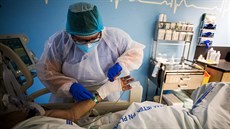 Péče o pacienty s onemocněním covid-19 na JIP plicní kliniky Fakultní nemocnice... Péče o pacienty s onemocněním covid-19 na JIP plicní kliniky Fakultní nemocnice...