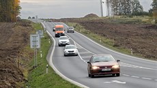 Lesní výsek připravený pro stavbu silničního obchvatu Horní Lukavice na... Lesní výsek připravený pro stavbu silničního obchvatu Horní Lukavice na...