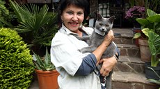 Zpěvačka s sebou bere na chatu také svého kocoura Bonbona. Zpěvačka s sebou bere na chatu také svého kocoura Bonbona.