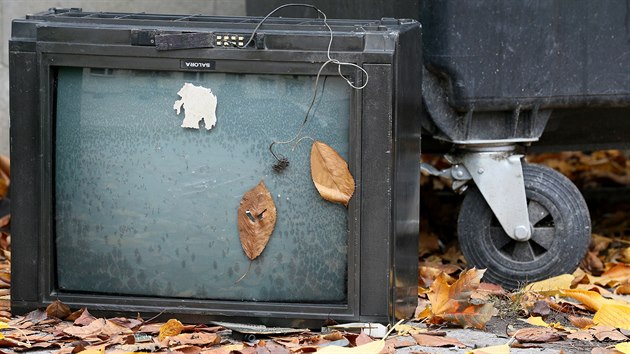 Roudnice nad Labem doufá, že lidé nebudou brát úklid černých skládek městem jako samozřejmost. Na snímku odpad v ulici Stavbařů.
