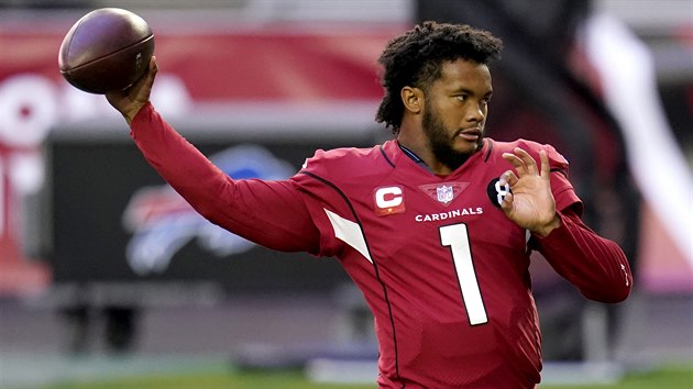 Kyler Murray (1) z Arizona Cardinals se rozcvičuje.