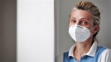 Všeobecná sestra Dita Tichá ve svém volnu vypomáhá na covid oddělení... Všeobecná sestra Dita Tichá ve svém volnu vypomáhá na covid oddělení...